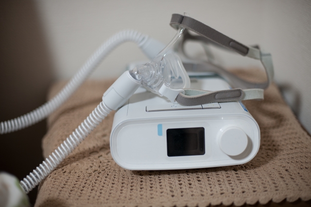 CPAP!劇団ひとり　いびき治療　「毎月1回必ず病院に行かなきゃいけない」と告白「毎月4000円払い続けなきゃ」