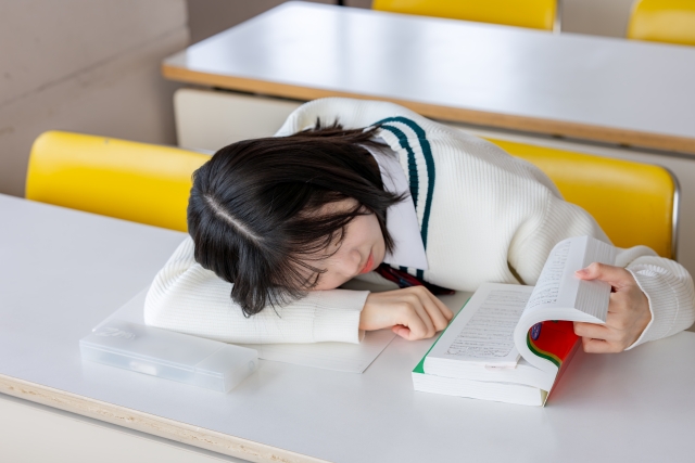 寝ても疲れが取れない原因は？いびきと一緒に見直すポイント