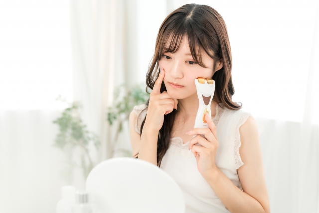 「いびきと老け顔」の意外な関係。口呼吸が招くフェイスラインのたるみと、睡眠の質による美肌効果