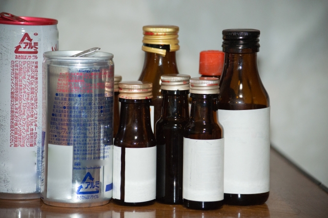 エナジードリンクや栄養ドリンクで眠気をごまかす